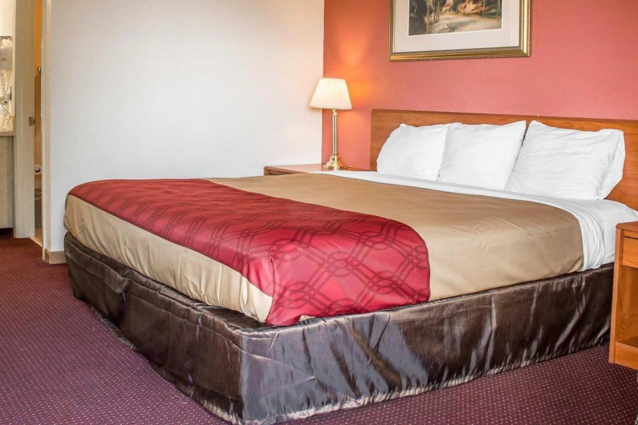 Econo Lodge Madison Buitenkant foto