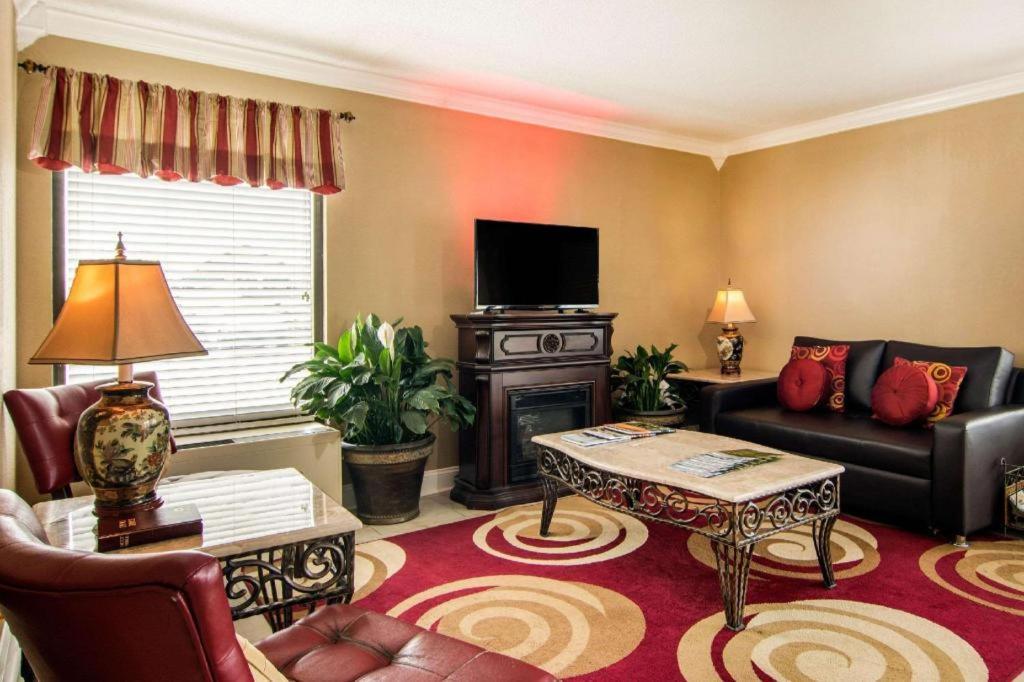 Econo Lodge Madison Buitenkant foto