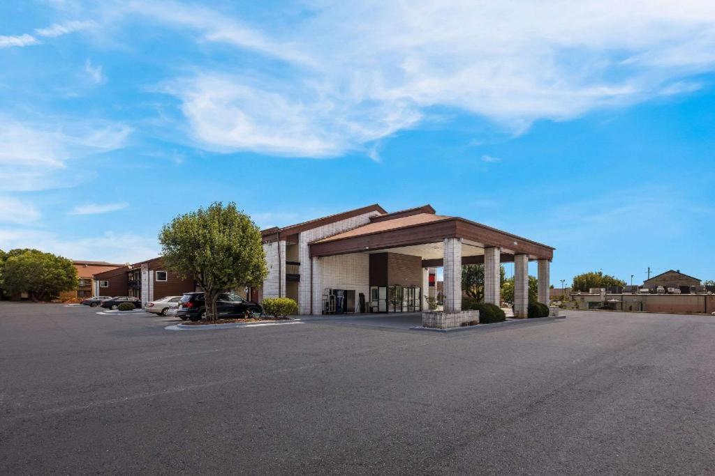 Econo Lodge Madison Buitenkant foto