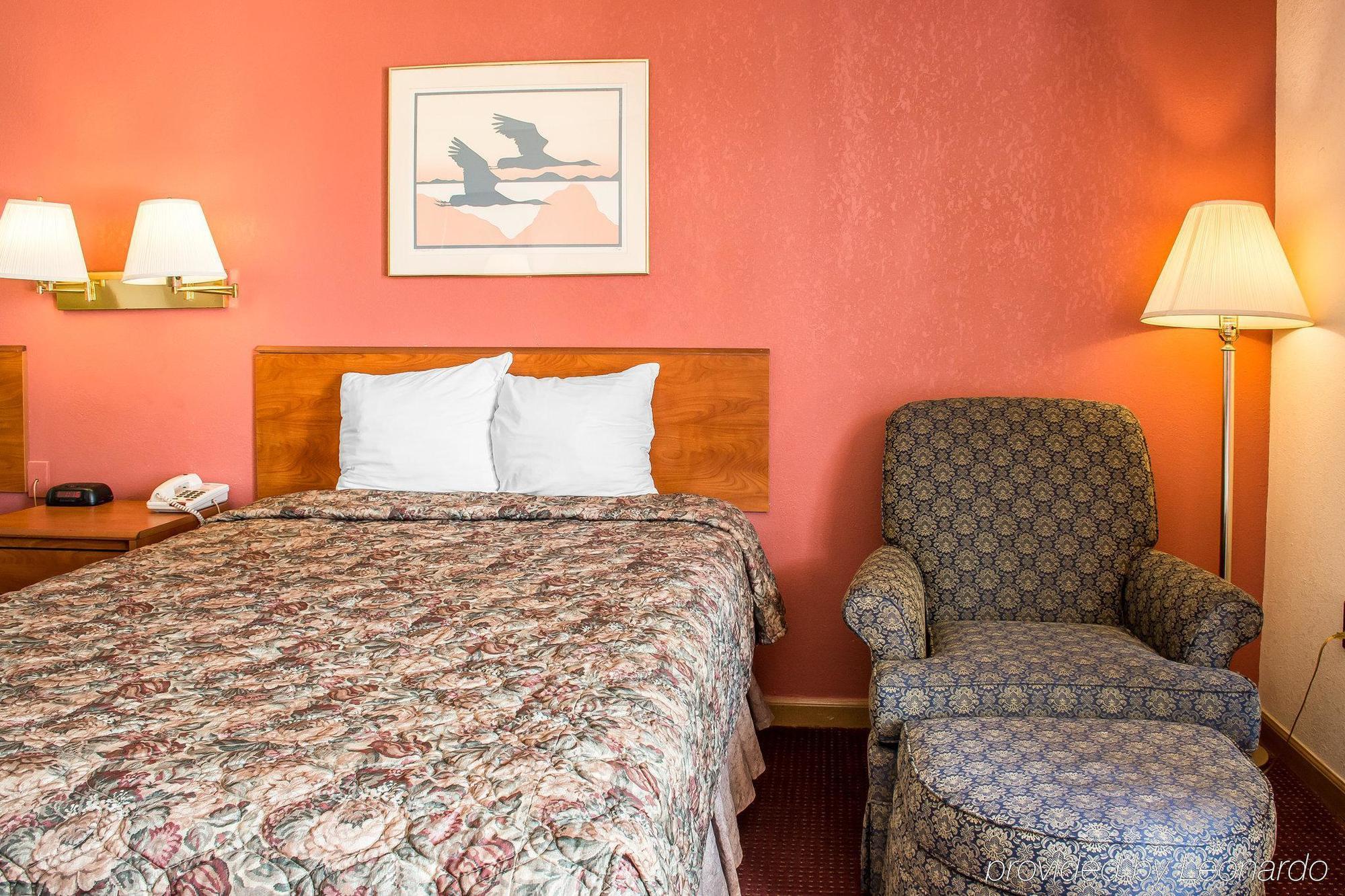 Econo Lodge Madison Buitenkant foto