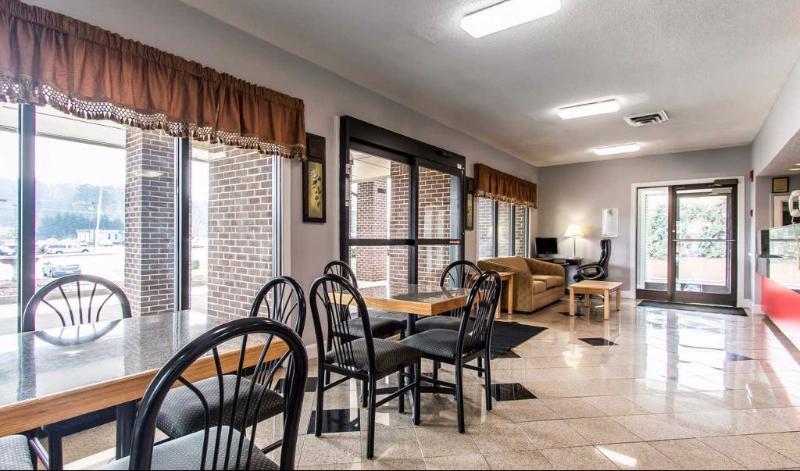 Econo Lodge Madison Buitenkant foto